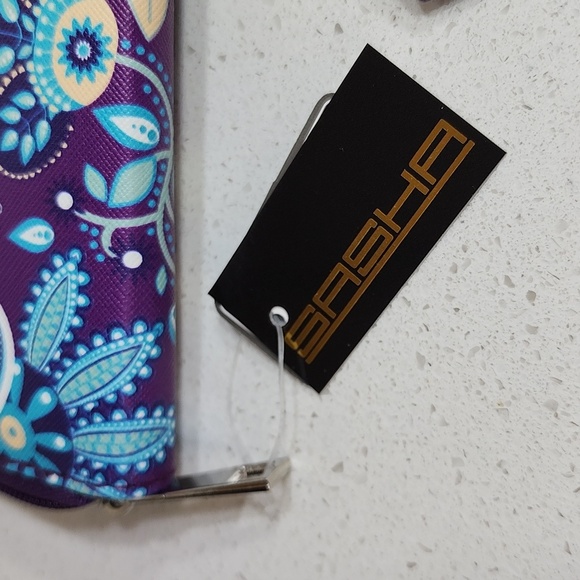 Zipped Wallet organizer. NEW with tags. - Picture 7 of 7